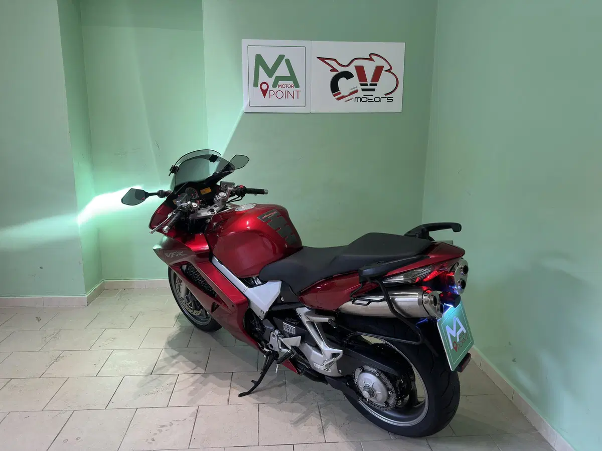 Honda VFR 800 (2006 - 13) (9)