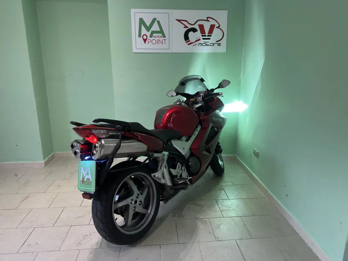 Honda VFR 800 (2006 - 13) (10)