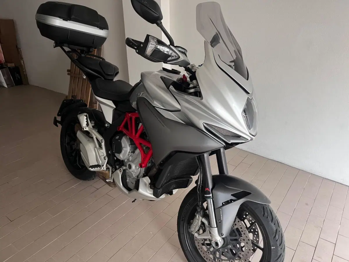 MV Agusta Turismo Veloce 800 (2014 - 16) (2)