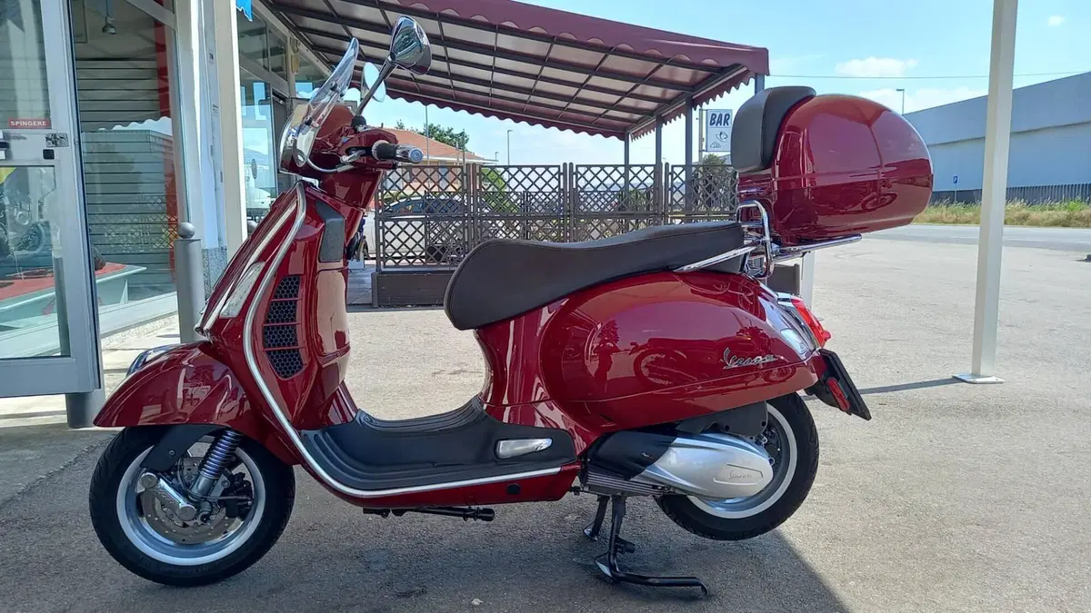 Vespa GTS 300 Hpe Touring (2019) (2)