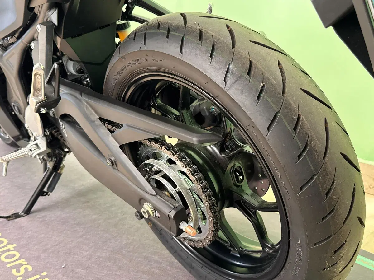 Yamaha YZF R3 (2025 - 26) (8)