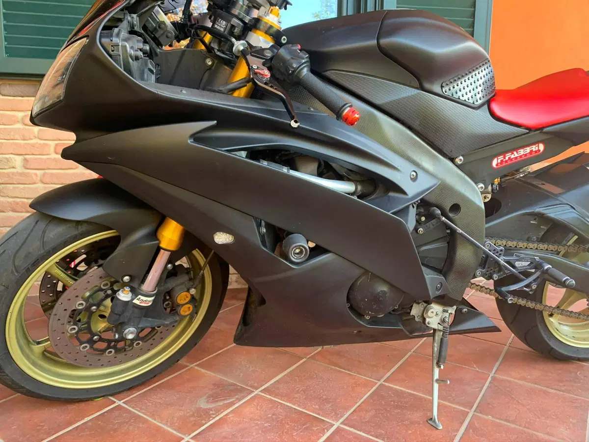 Yamaha YZF R6 (2010 - 16) (4)