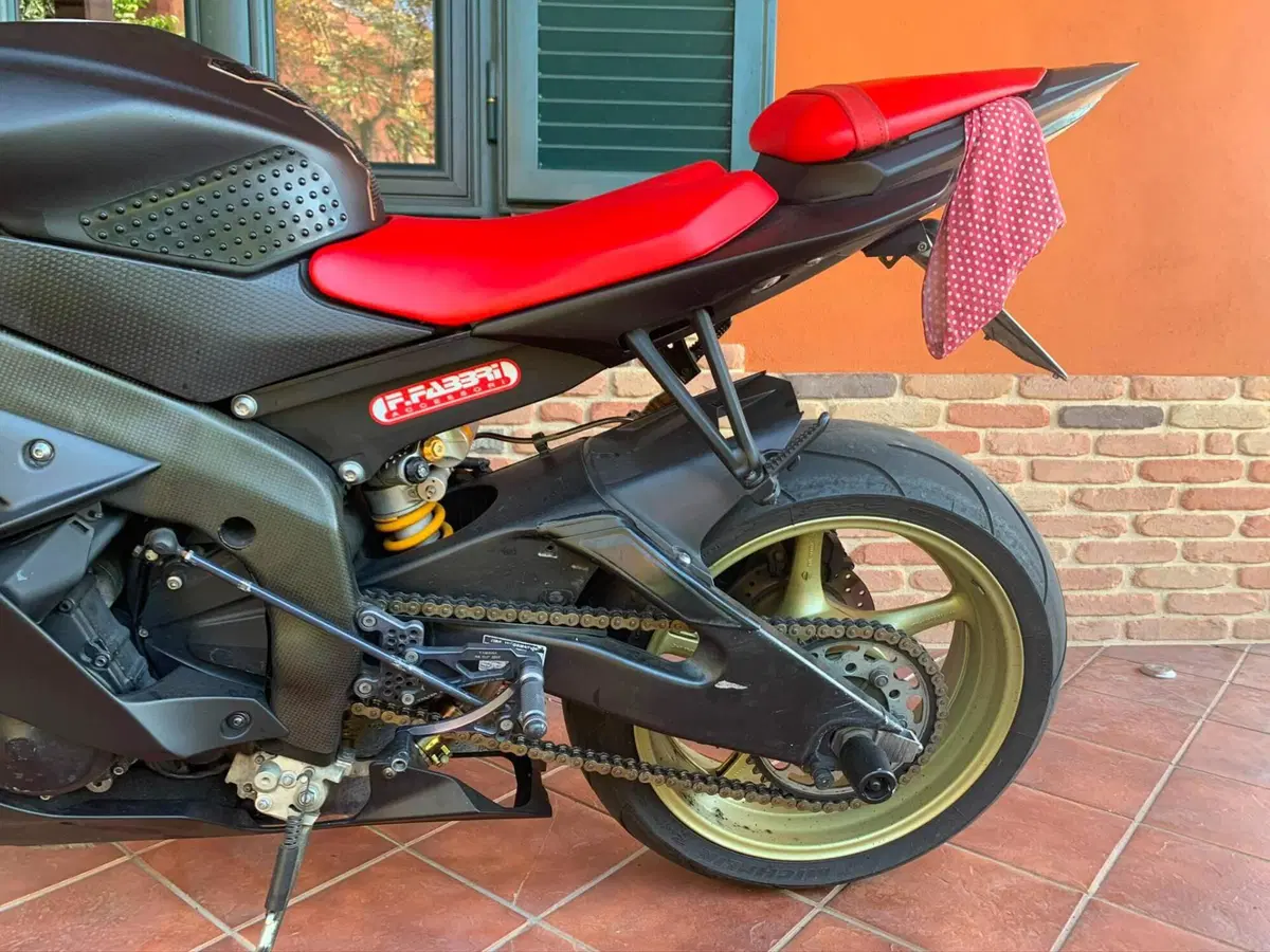 Yamaha YZF R6 (2010 - 16) (7)