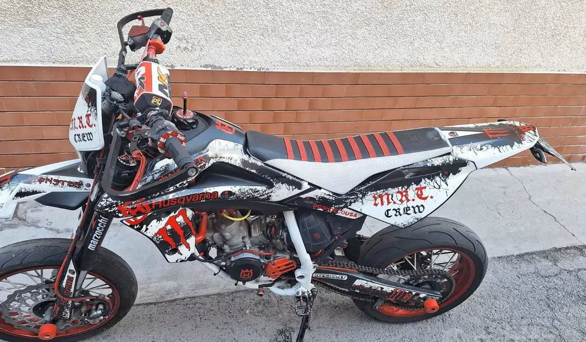 Husqvarna SM 125 (2010 - 12) (4)