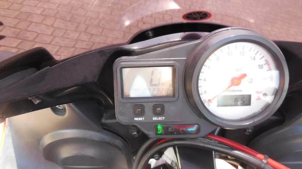 Yamaha YZF R6 (2003 - 04) (4)