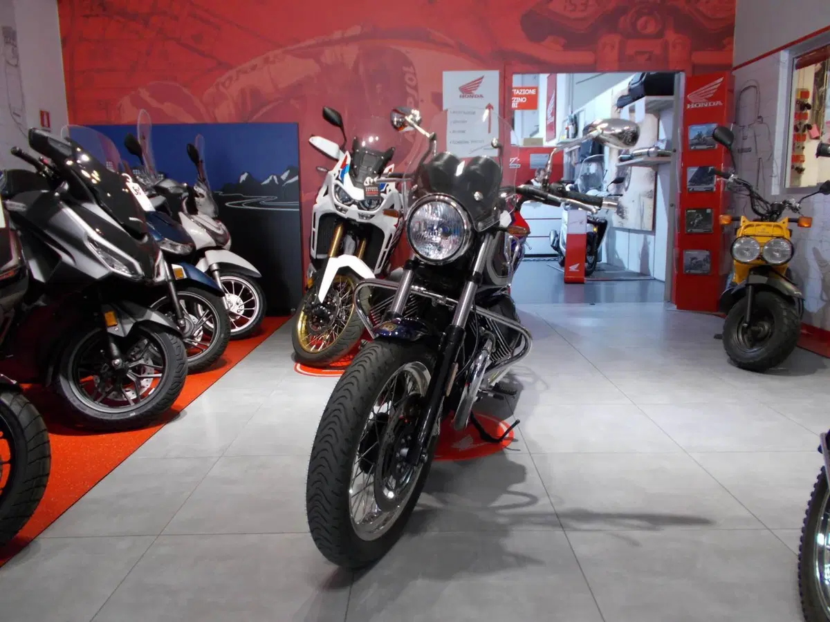 Moto Guzzi V7 Special (2021 - 24) (4)