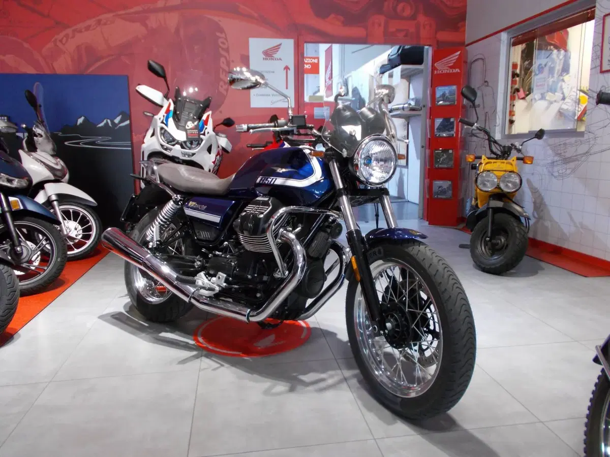 Moto Guzzi V7 Special (2021 - 24) (7)