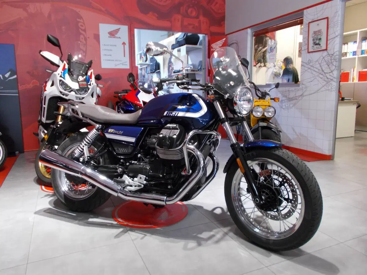 Moto Guzzi V7 Special (2021 - 24) (8)