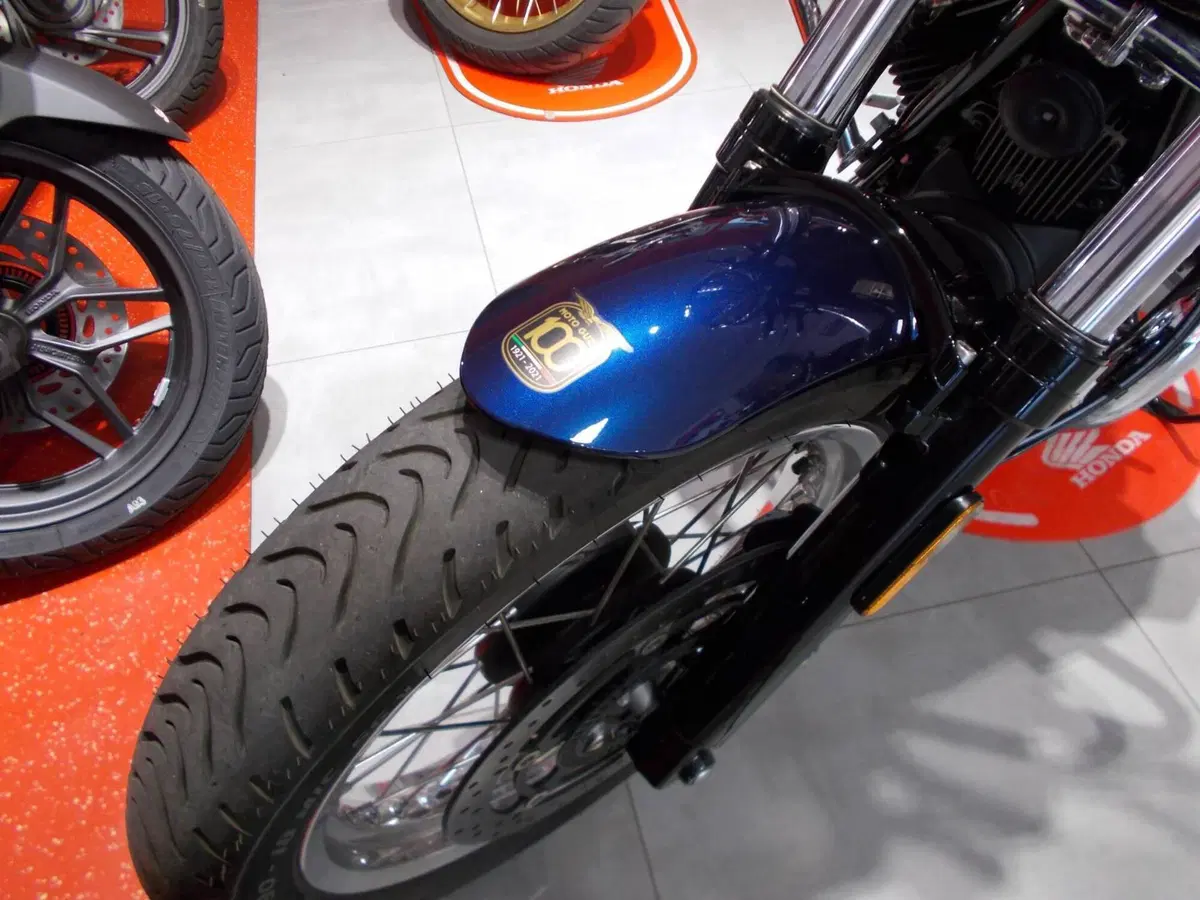 Moto Guzzi V7 Special (2021 - 24) (11)