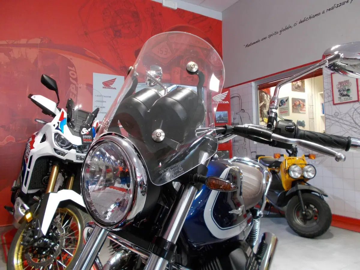 Moto Guzzi V7 Special (2021 - 24) (12)