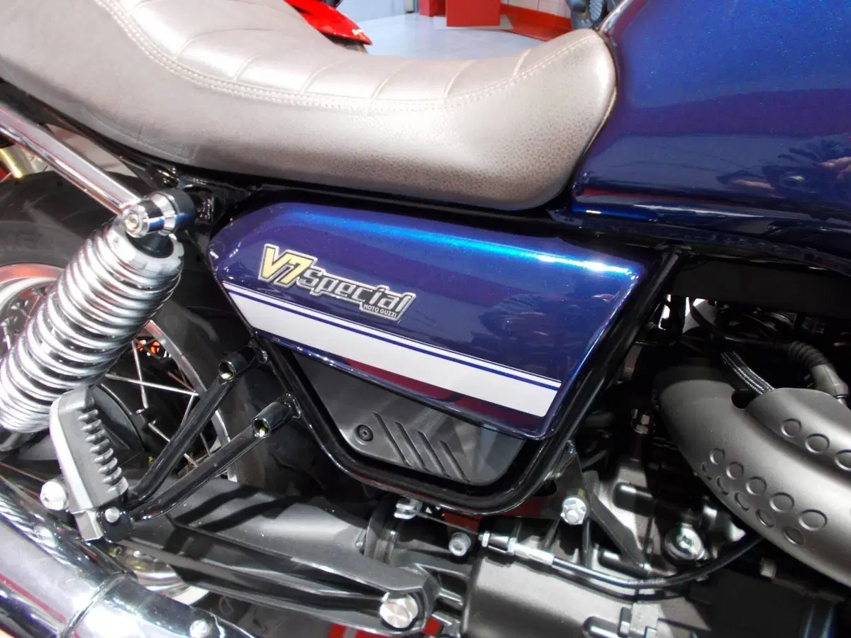 Moto Guzzi V7 Special (2021 - 24) (14)