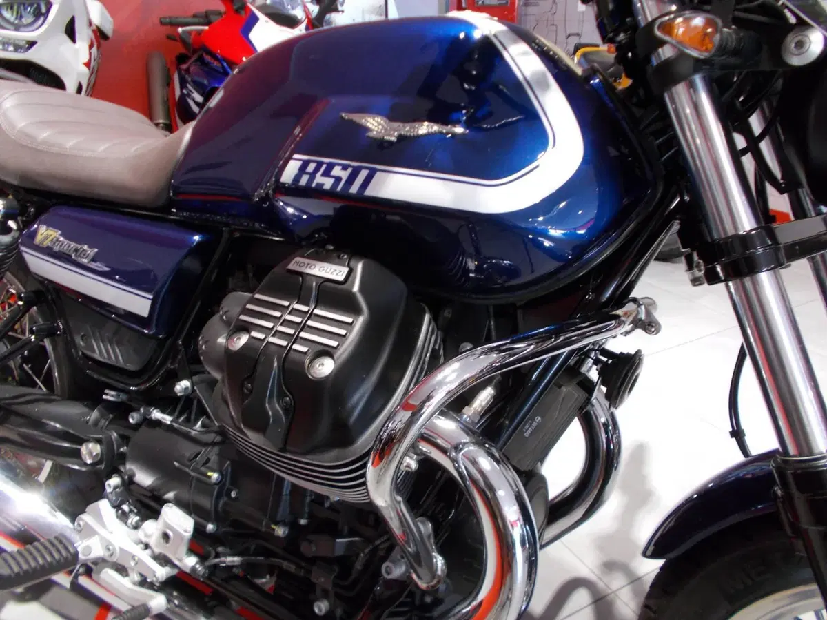 Moto Guzzi V7 Special (2021 - 24) (15)