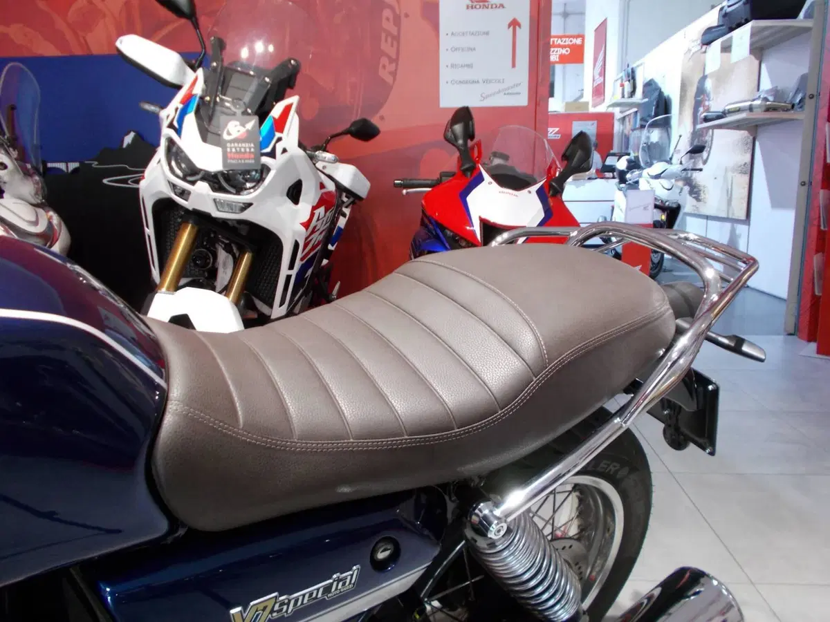 Moto Guzzi V7 Special (2021 - 24) (16)