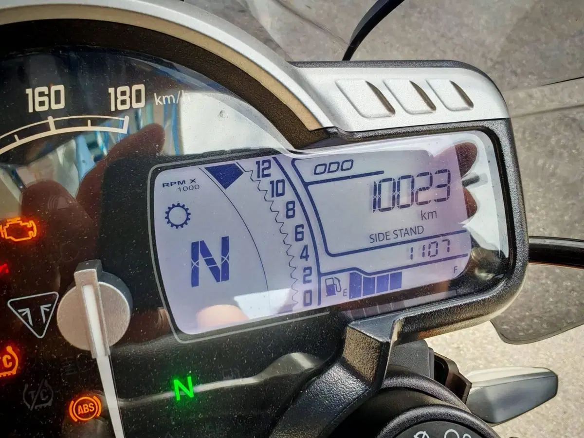 Triumph Scrambler 400 X (2024 - 26) (10)