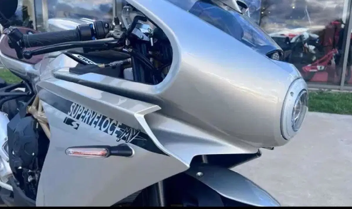 MV Agusta Superveloce 800 S (2021 - 25) (2)