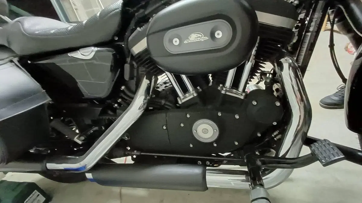 Harley-Davidson 883 R (2008 - 16) - XL 883R (2)
