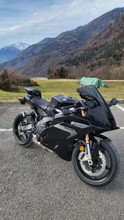 Yamaha YZF R9 (2025 - 26) usata
