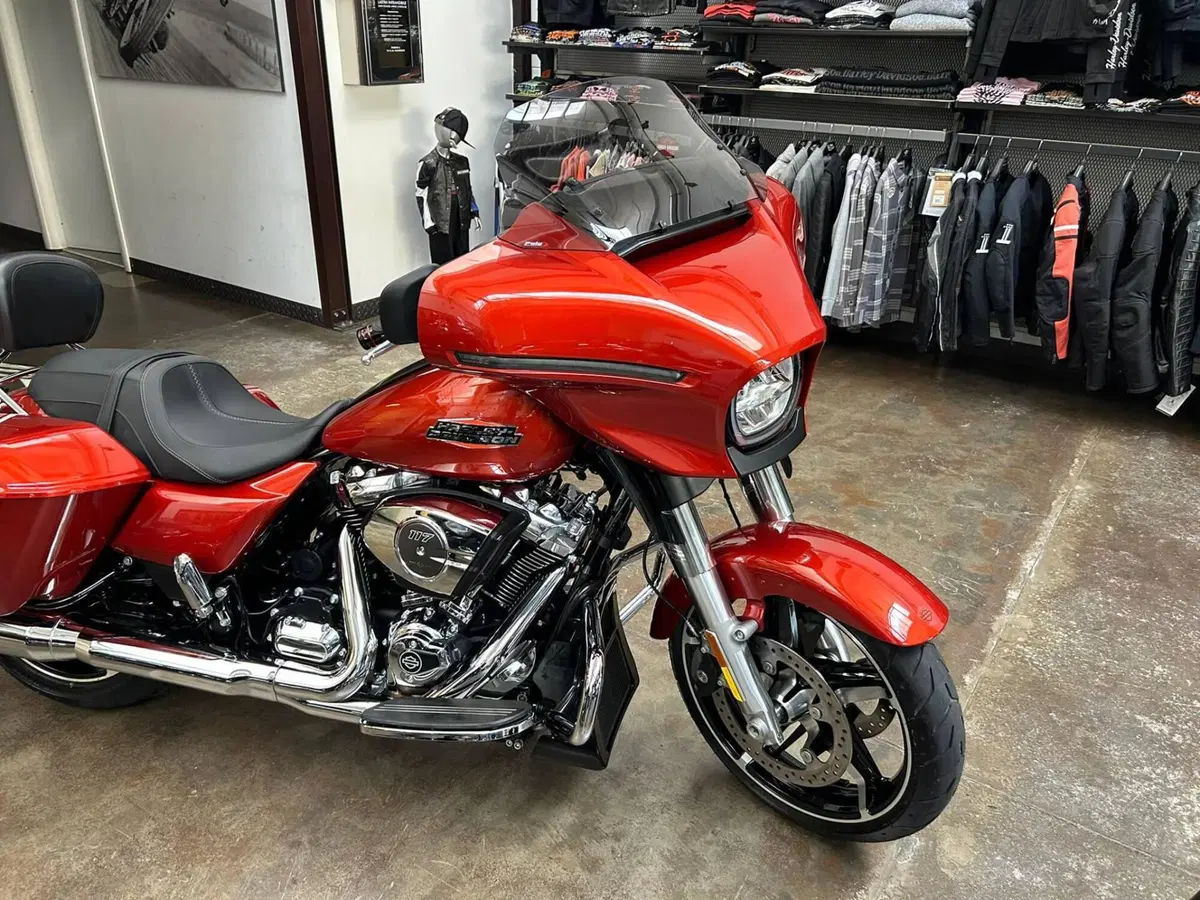 Harley-Davidson Street Glide (2024 - 26) (2)