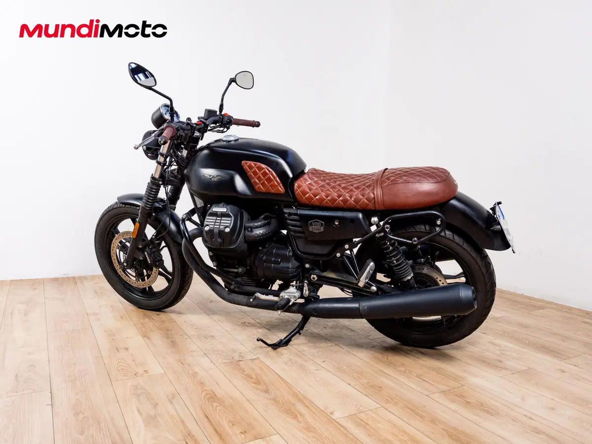 Moto Guzzi V7 III Stone (2017 - 20) (6)