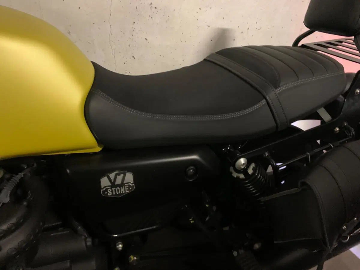 Moto Guzzi V7 850 Stone Special Abs (2021) (4)