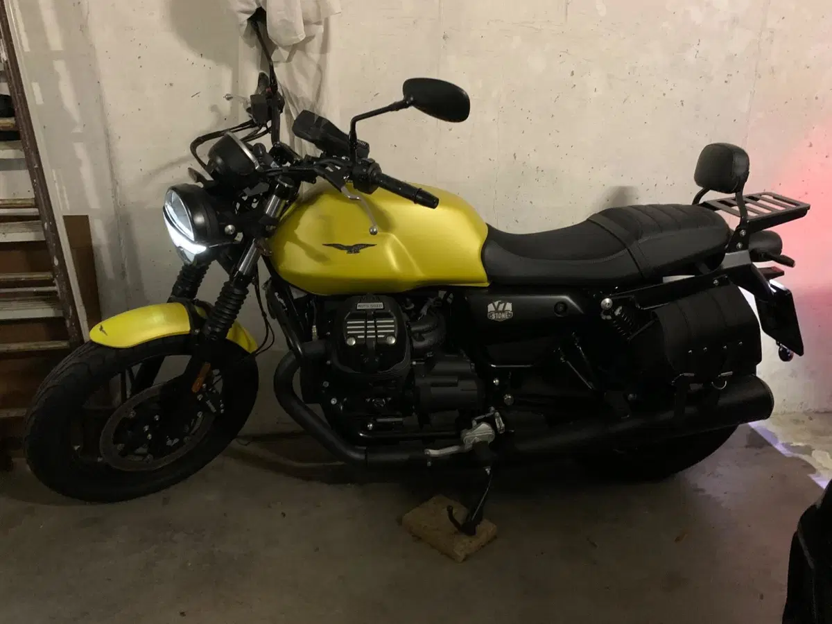 Moto Guzzi V7 850 Stone Special Abs (2021) (6)