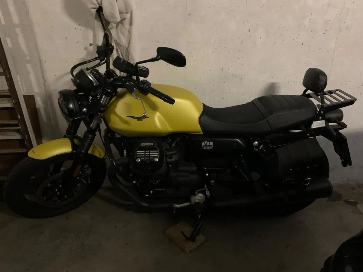 Moto Guzzi V7 850 Stone Special Abs (2021) (7)