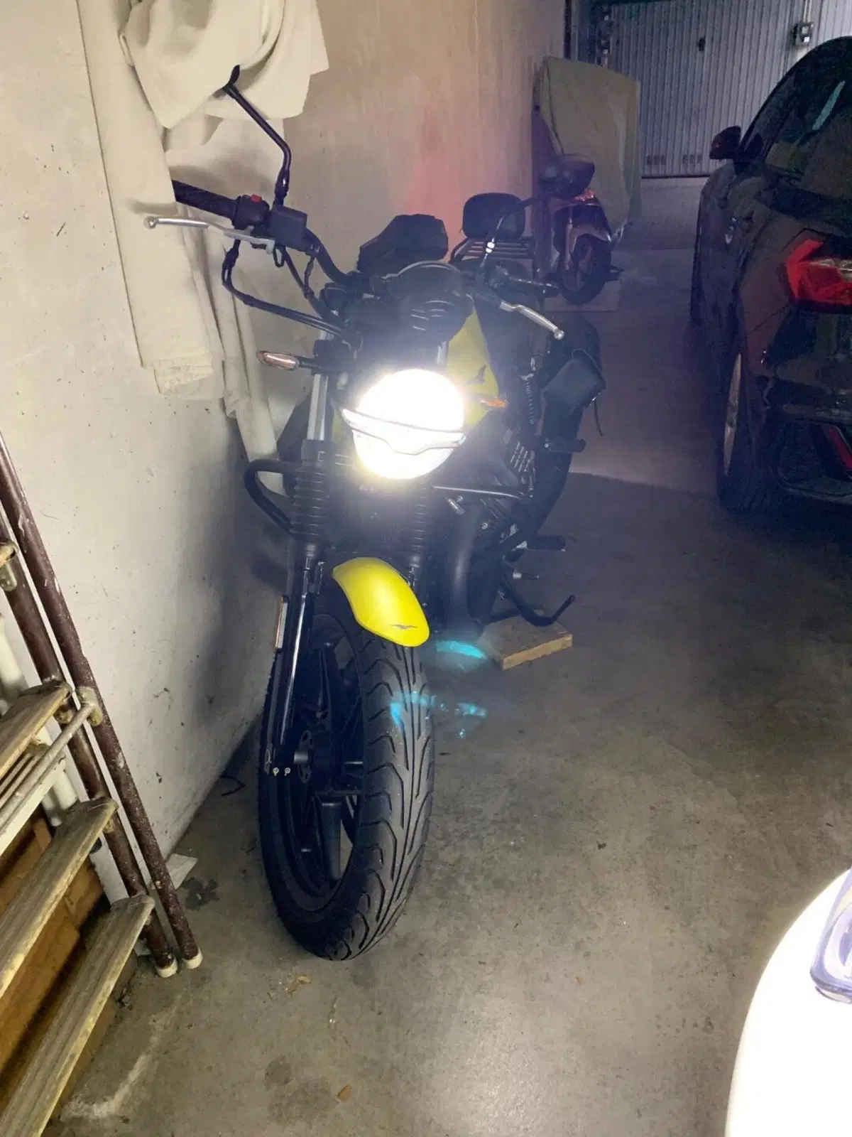 Moto Guzzi V7 850 Stone Special Abs (2021) (10)
