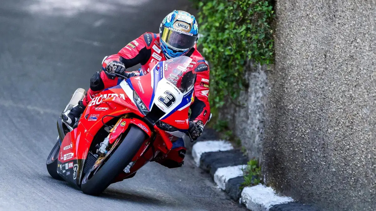 Tourist Trophy: la pioggia spegne la speranza di vedere altre gare. Senior TT asssegnato a Harrison