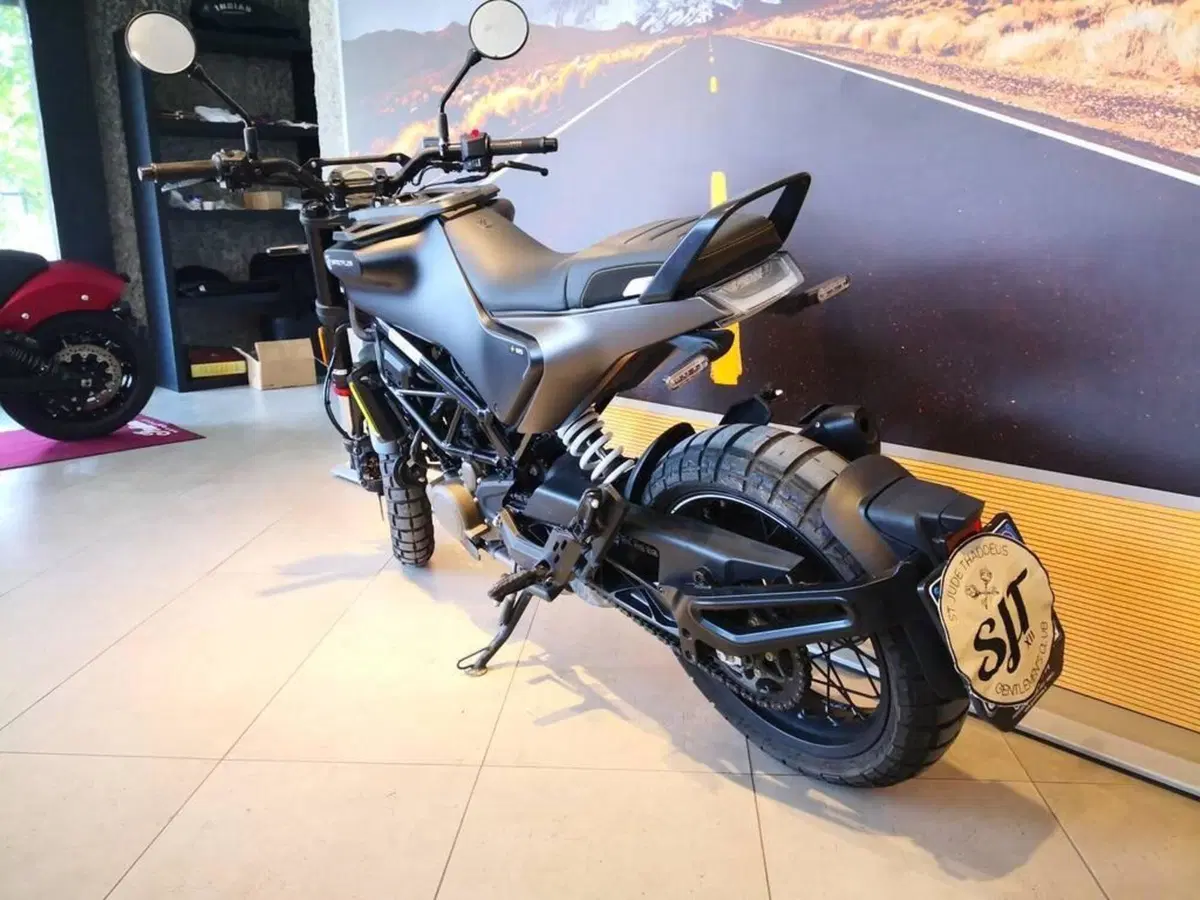 Husqvarna Svartpilen 125 (2021 - 23) (7)