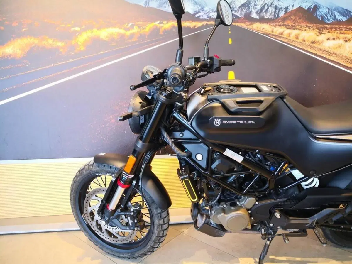 Husqvarna Svartpilen 125 (2021 - 23) (9)