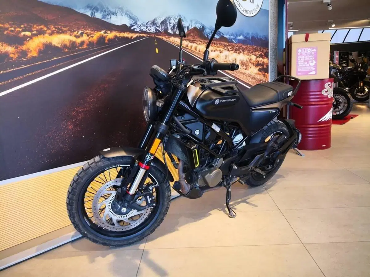 Husqvarna Svartpilen 125 (2021 - 23) (10)