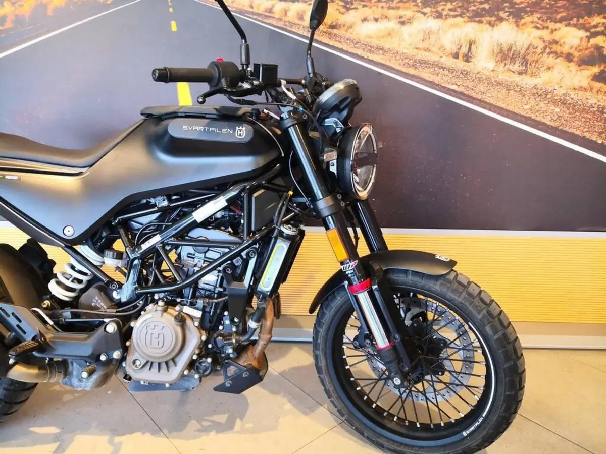 Husqvarna Svartpilen 125 (2021 - 23) (3)