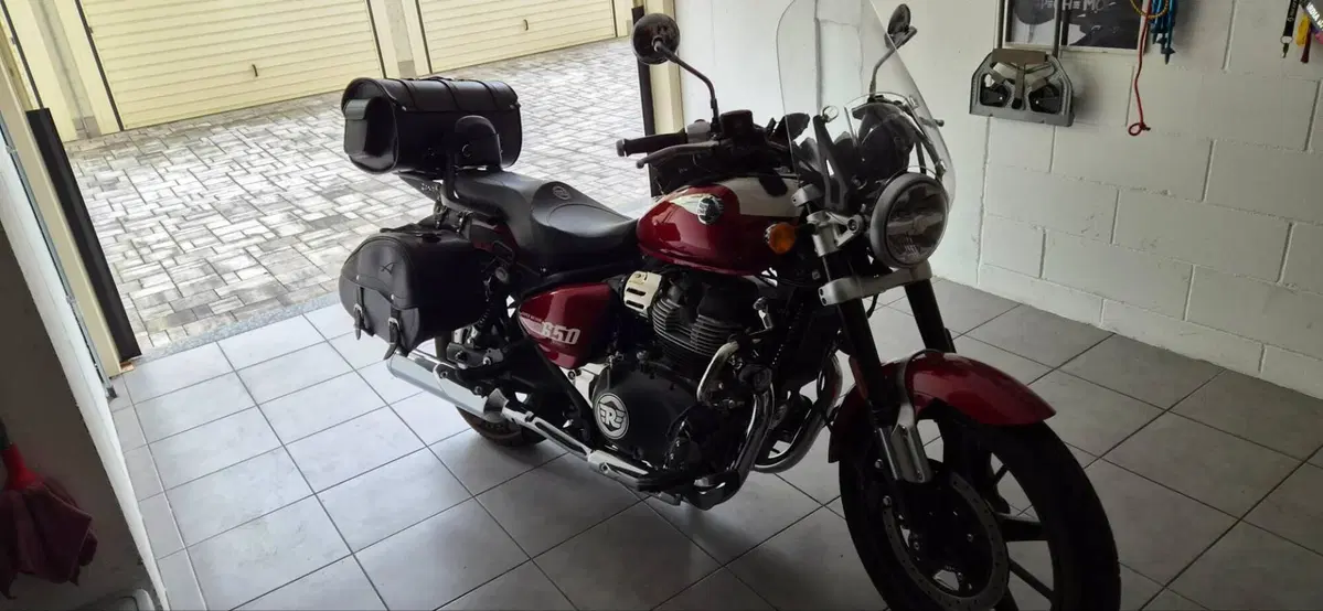 Royal Enfield Super Meteor 650 (2023 - 26) (6)