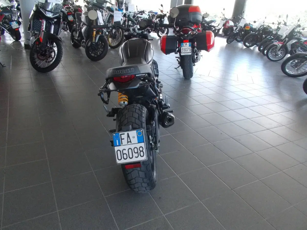 Ducati Scrambler 800 Icon Dark (2021 - 22) (3)