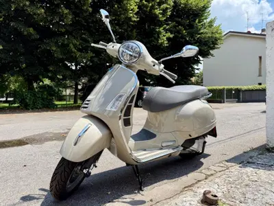 Vespa GTS 300 (2023 - 24) usata