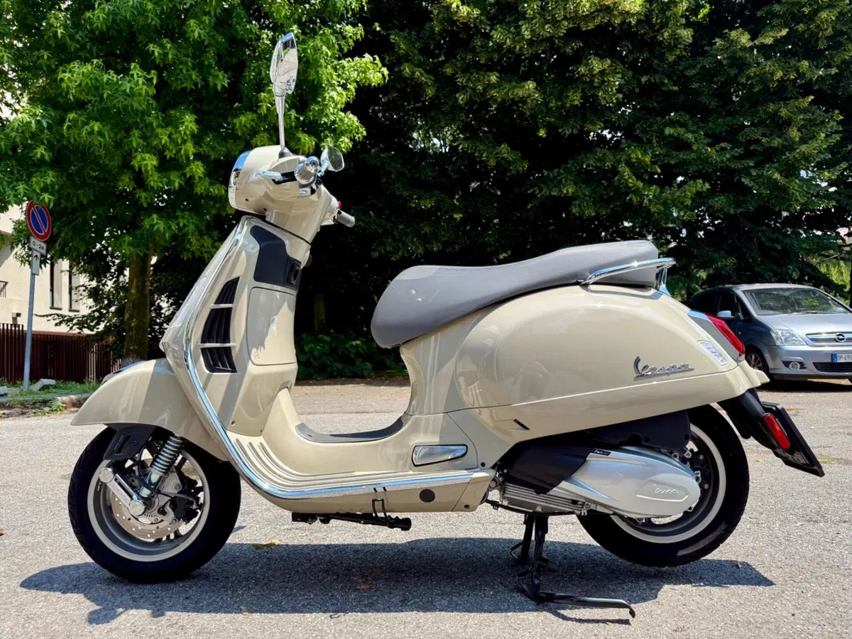 Vespa GTS 300 (2023 - 24) (2)