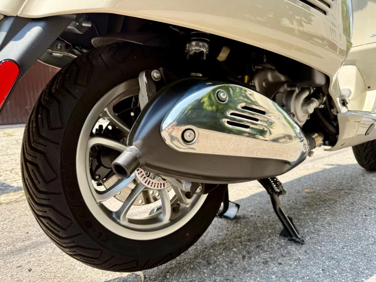 Vespa GTS 300 (2023 - 24) (5)