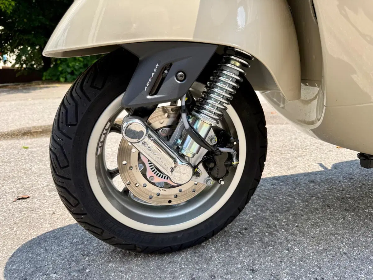 Vespa GTS 300 (2023 - 24) (6)