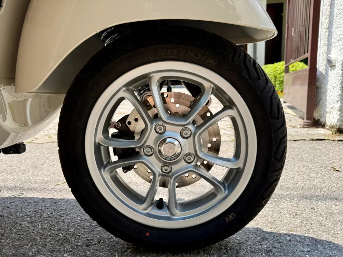 Vespa GTS 300 (2023 - 24) (7)