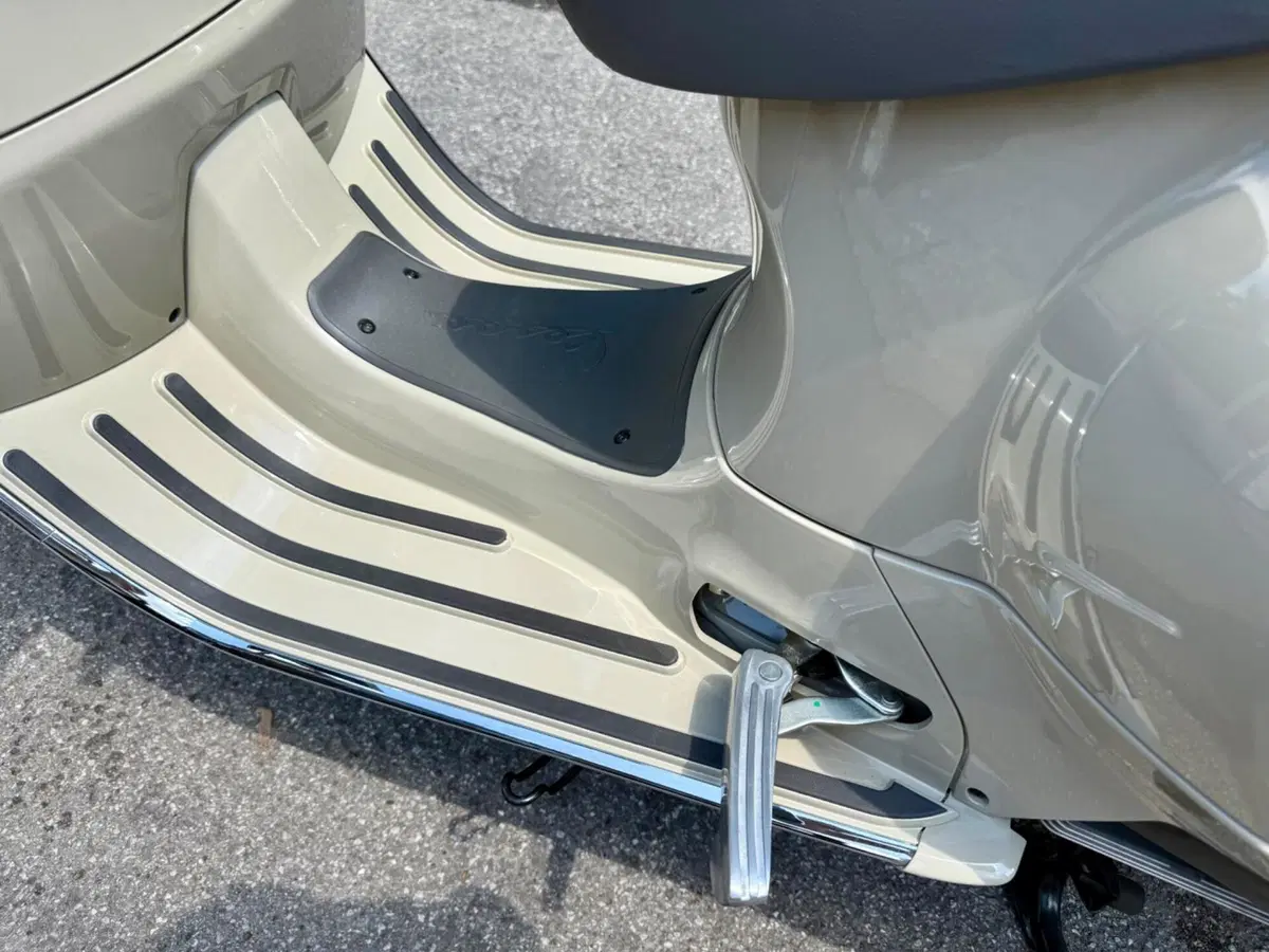 Vespa GTS 300 (2023 - 24) (11)