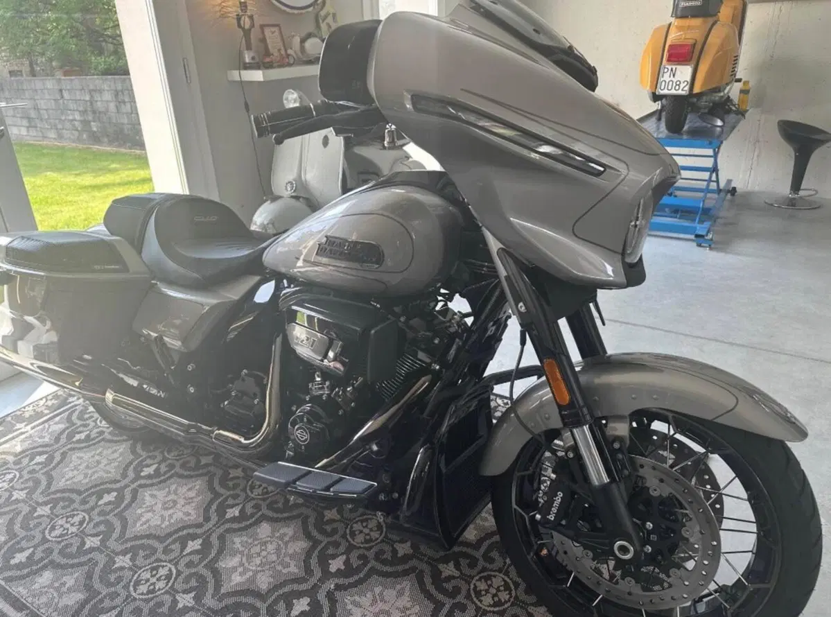 Harley-Davidson CVO Road Glide Limited Anniversary (2023) (2)