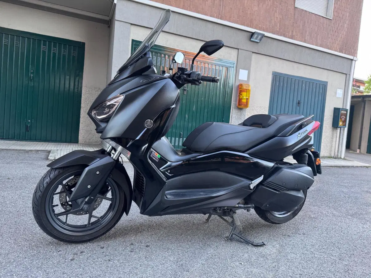 Yamaha X-Max 300 Tech Max (2021 - 24) (2)