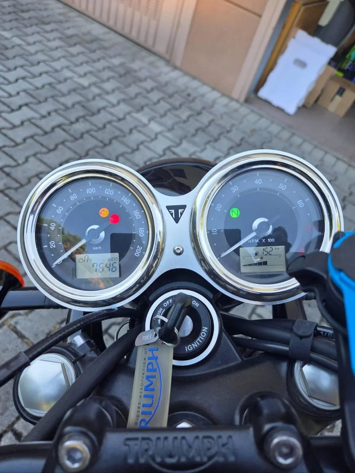 Triumph Bonneville T100 Black (2017 - 20) (3)