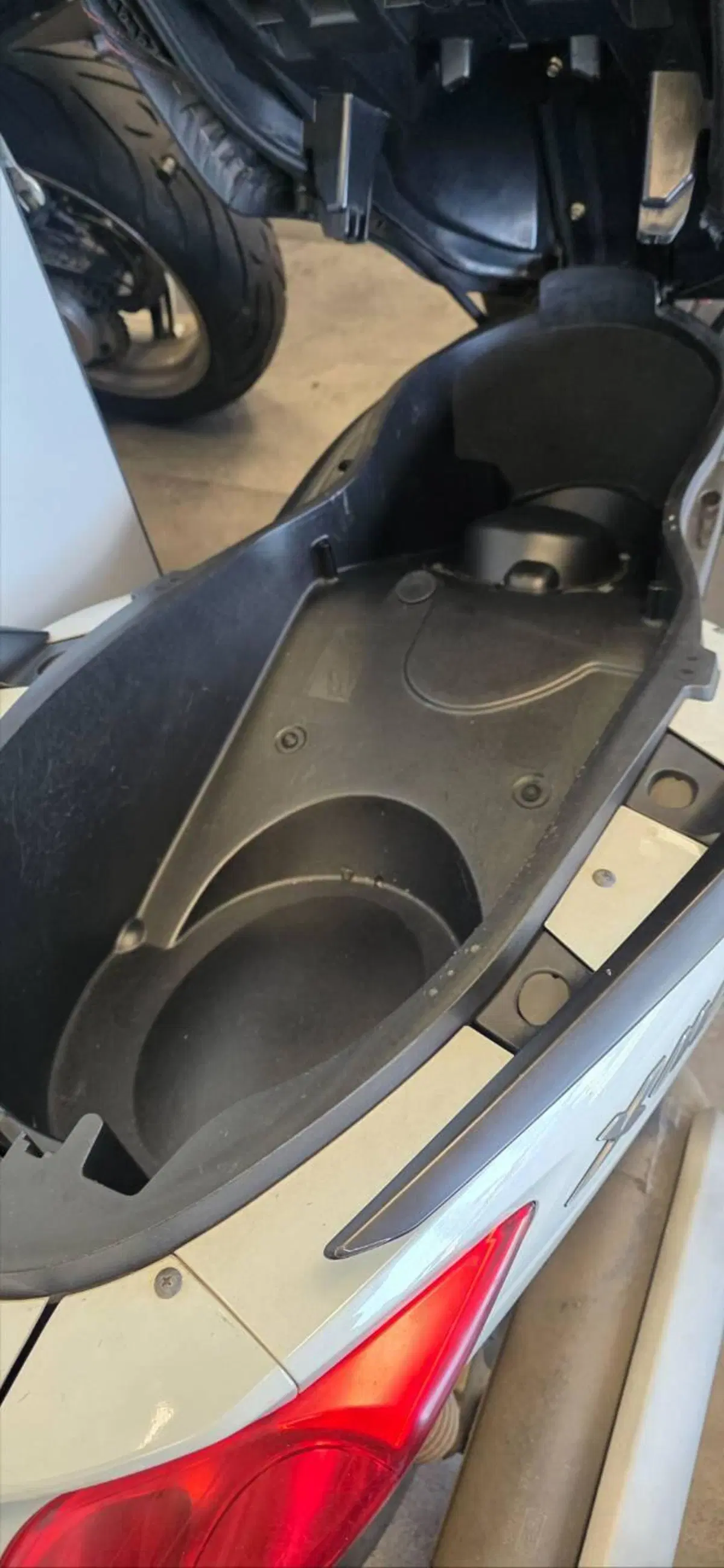 Yamaha X-Max 250 (2010 - 13) (4)