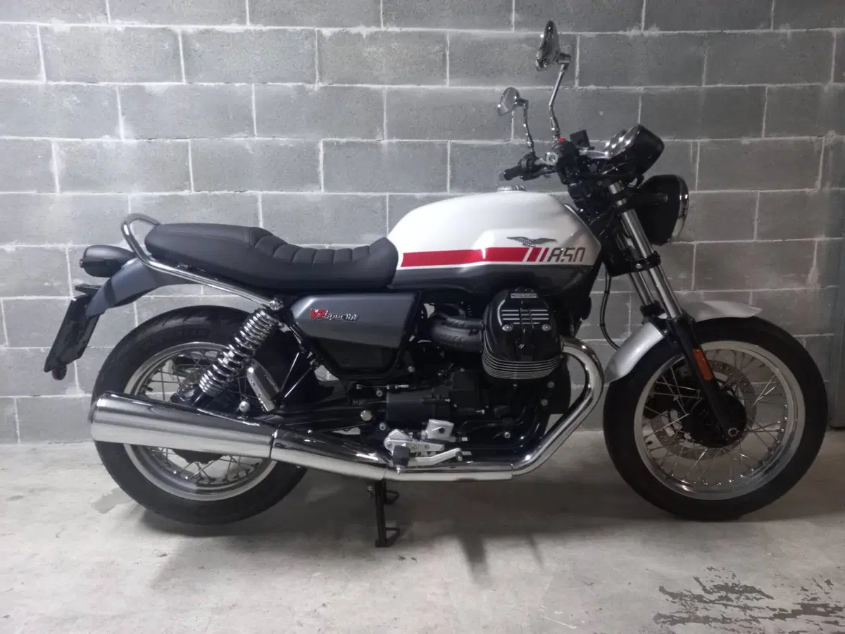Moto Guzzi V7 Special (2021 - 24)