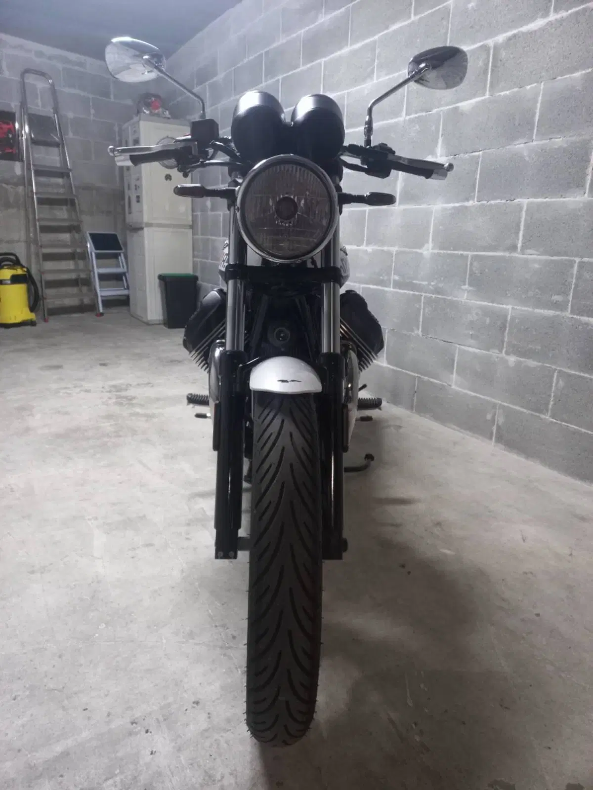 Moto Guzzi V7 Special (2021 - 24) (2)