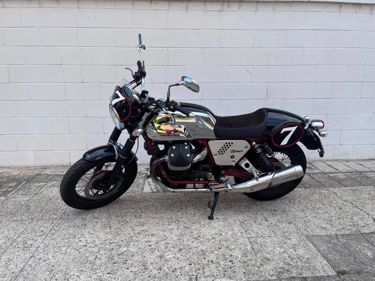 Moto Guzzi V7 Racer (2012 - 14) (2)