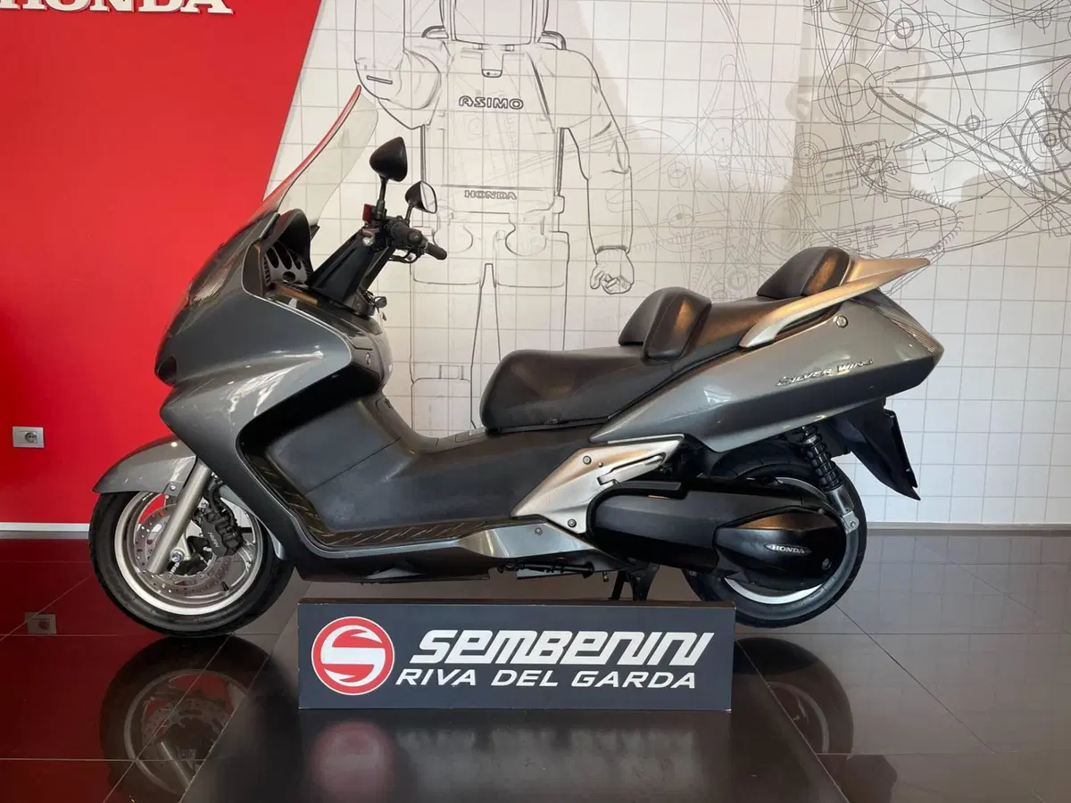 Honda Silver Wing 600 (2005 - 09) (8)