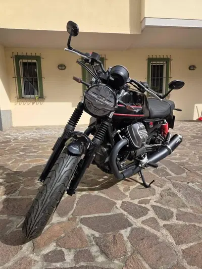 Moto Guzzi V7 Stone Special Edition (2022 - 25) usata