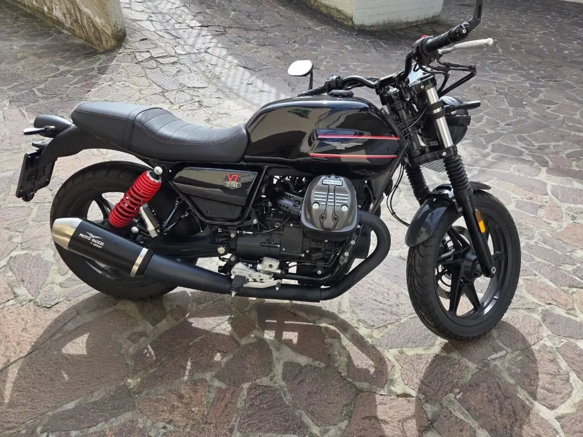 Moto Guzzi V7 Stone Special Edition (2022 - 25) (5)
